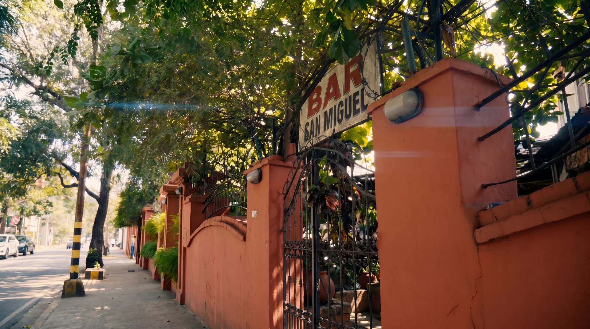 Fachada del Bar San Miguel en Avda. España, Asunción