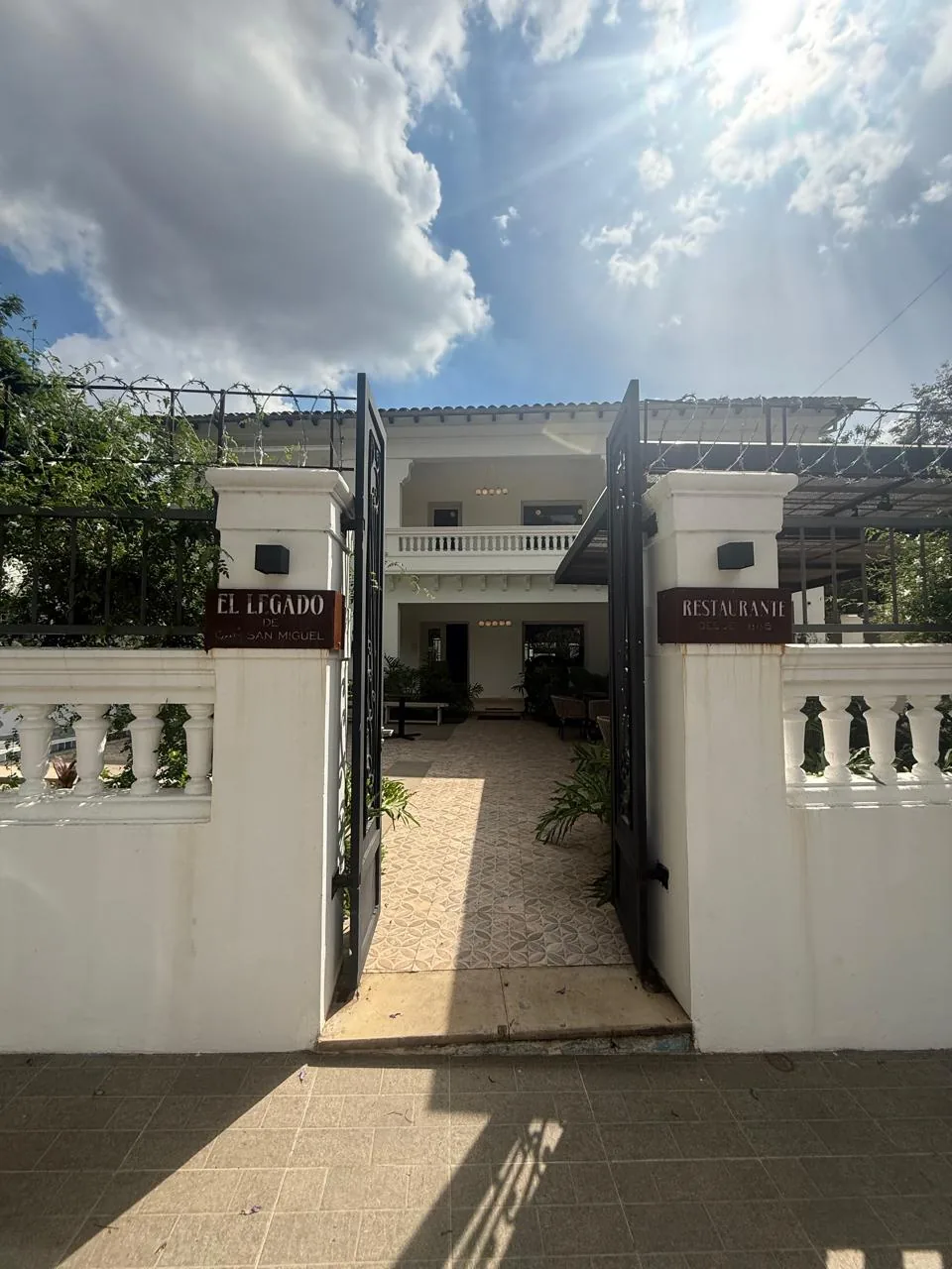 Entrada de El Legado del Bar San Miguel